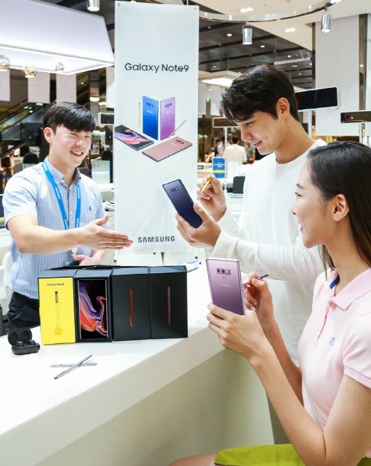 삼성전자의 프리미엄 스마트폰 '갤럭시노트9'이 여러 유럽 소비자 연맹지 평가에서 1위를 차지했다. 삼성전자 제공.